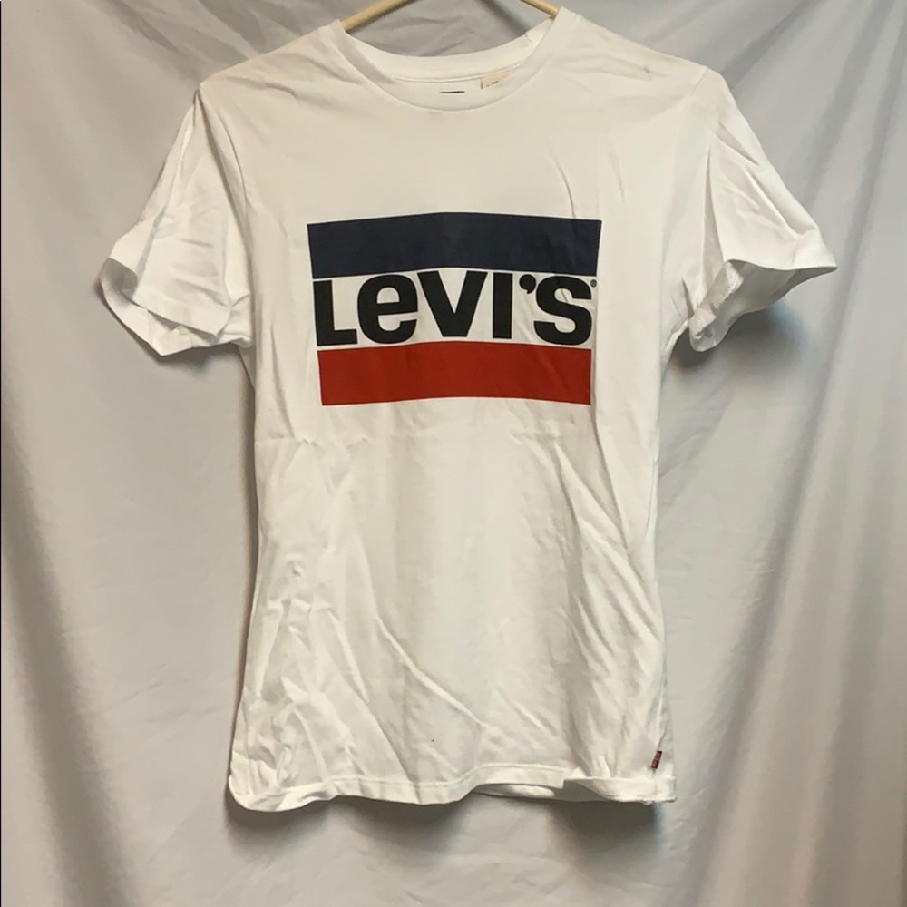White Levi’s shirt